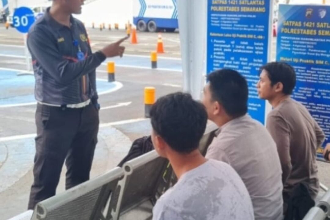 Polantas Menyapa: Sebelum Uji Dimulai, Petugas Satpas Jelaskan Tahapan Lintasan SIM C Secara Lengkap